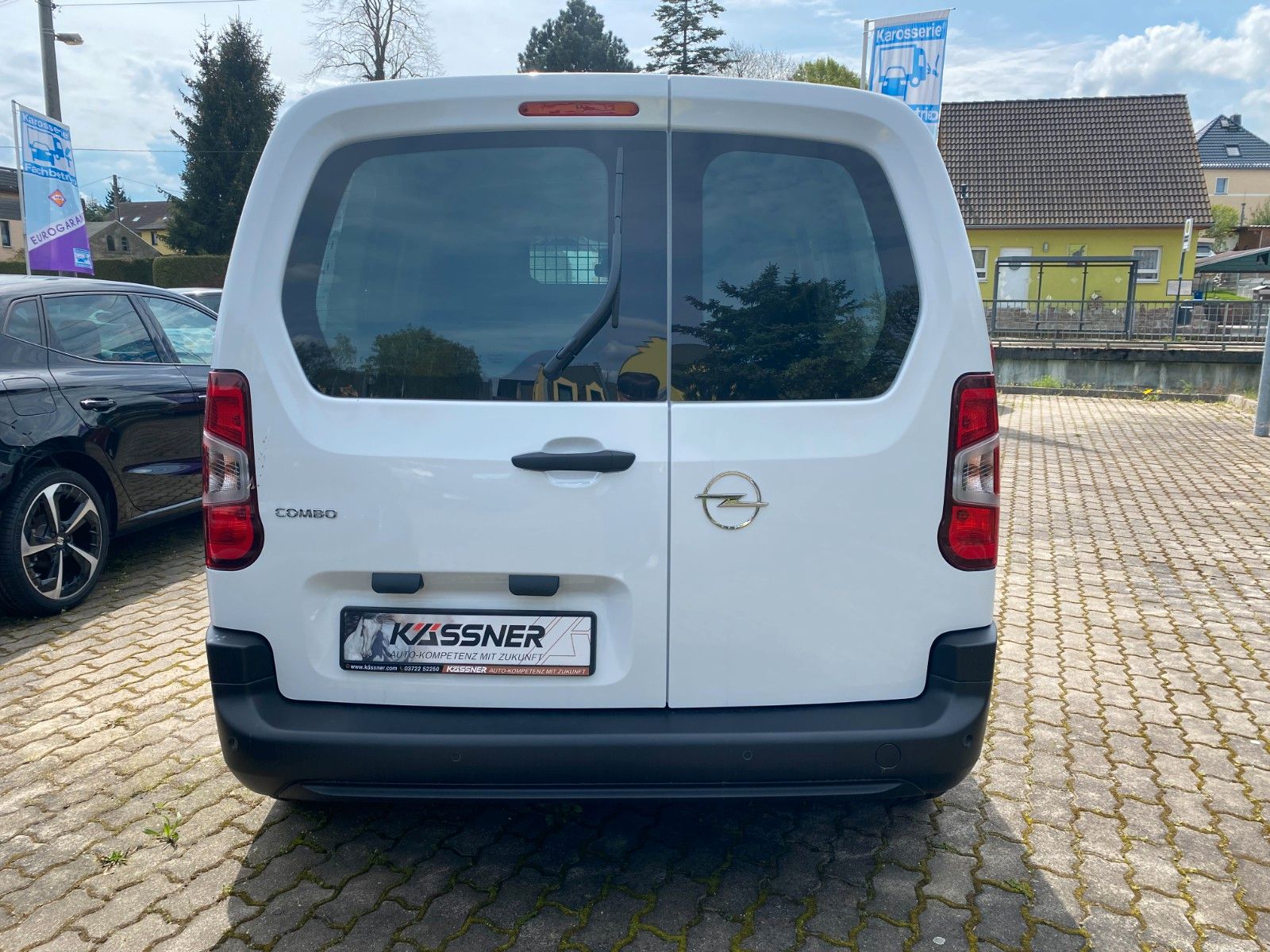 Fahrzeugabbildung Opel Combo Cargo 1,5 D Sitze- +Frontscheibe beheizt
