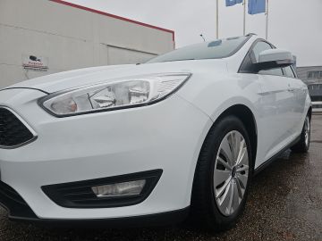 Bild 7 Ford Focus Turnier Business Navi Ambientebeleuchtung