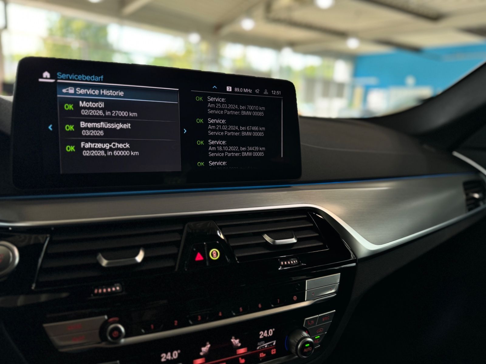 Fahrzeugabbildung BMW 530e Kamera Panorama HiFi DAB Alarm AHK Sport