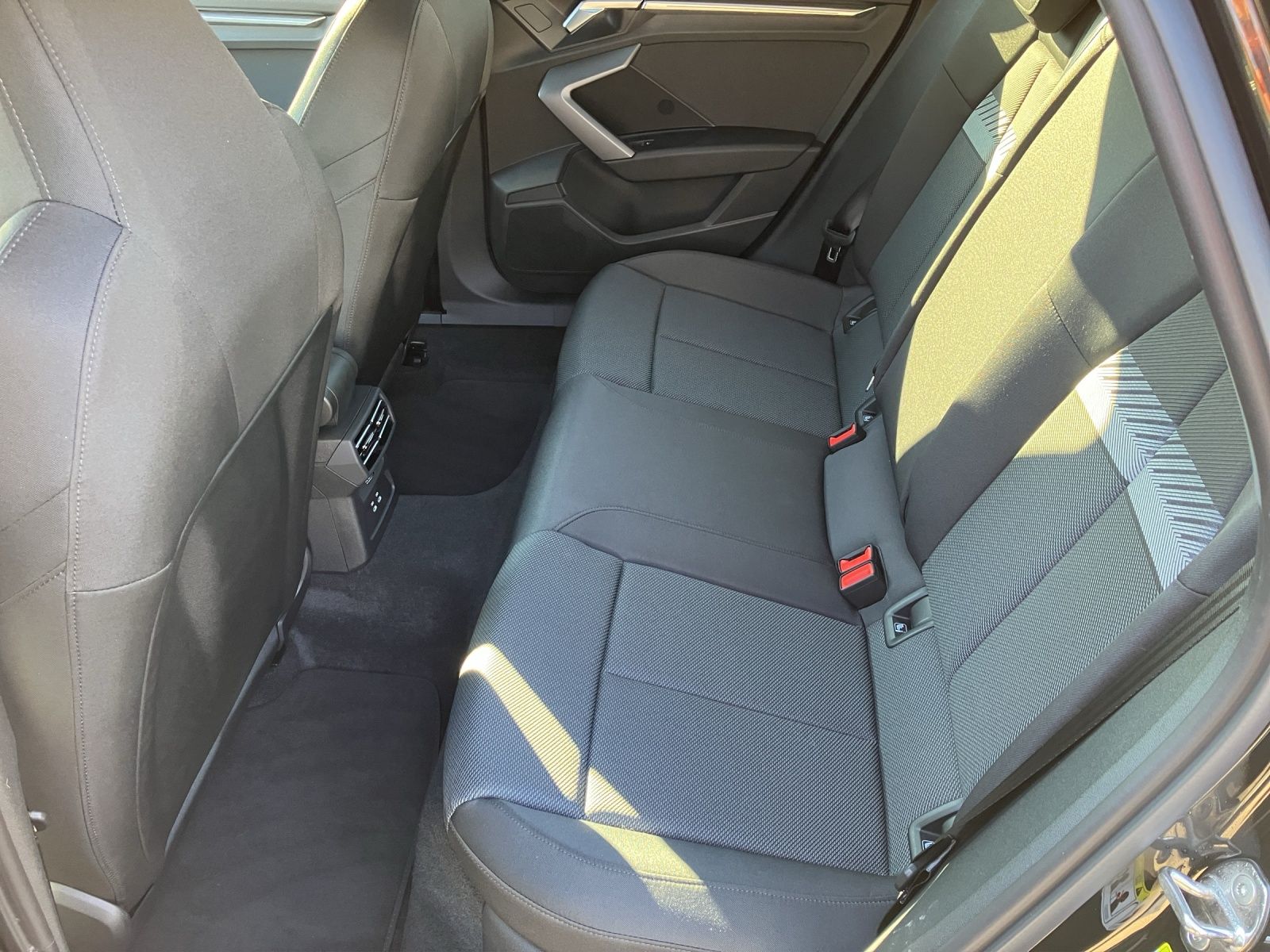 Fahrzeugabbildung Audi A3 Sportback 35 TDI advanced S tronic  LED  Navi