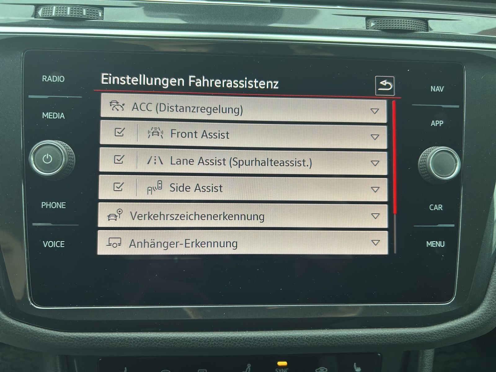 Fahrzeugabbildung Volkswagen Tiguan TSI R-Line 4M DSG Matrix AHK Navi ACC RFK