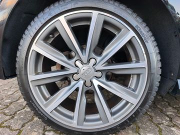 Audi A1 S-Line*S-Tronic-Autom*Bi-Xen*SHZ*PDC*
