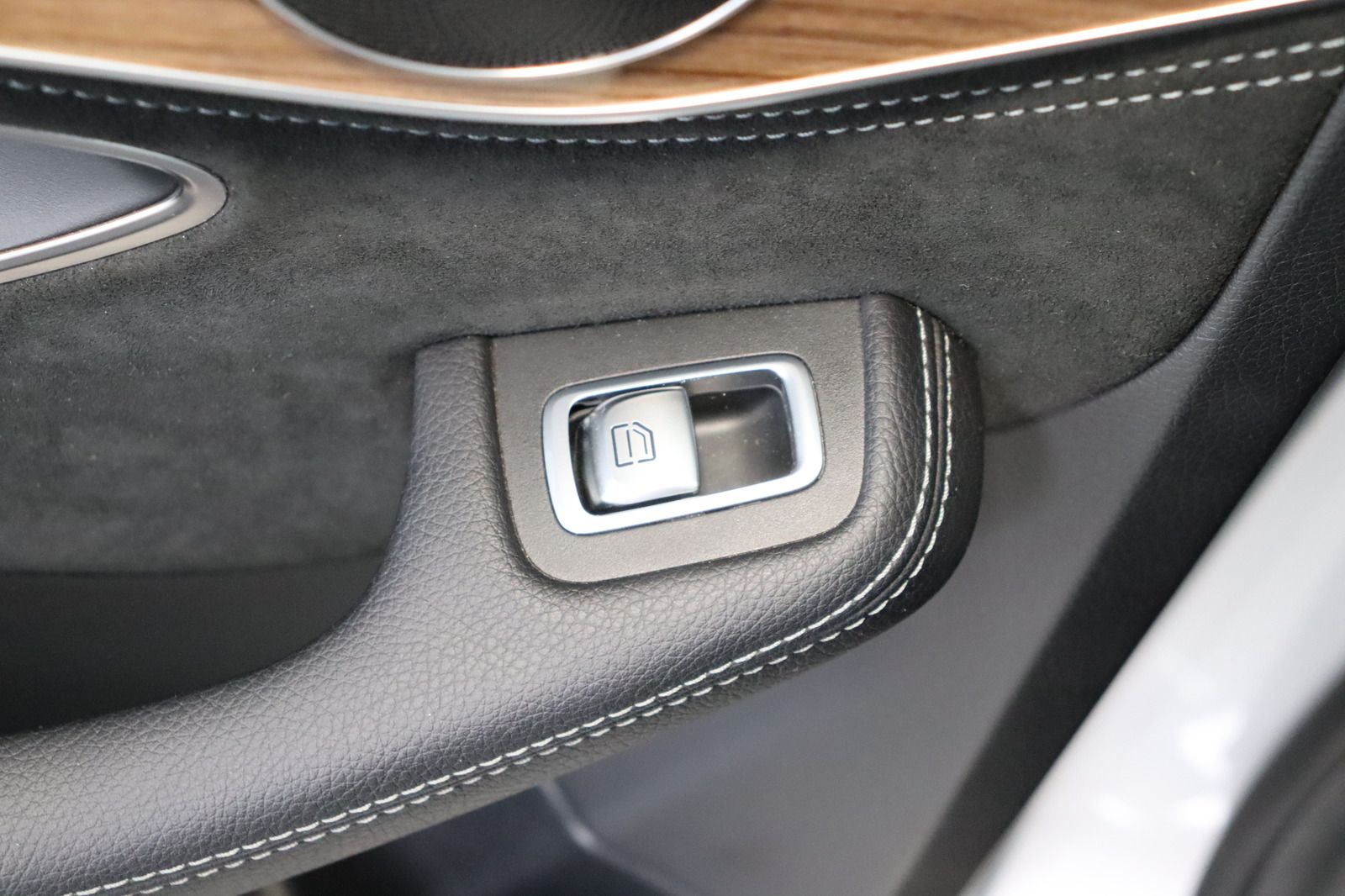 Fahrzeugabbildung Mercedes-Benz C 180 CGI Exclusive * Navi * Sitzhzg * TOP