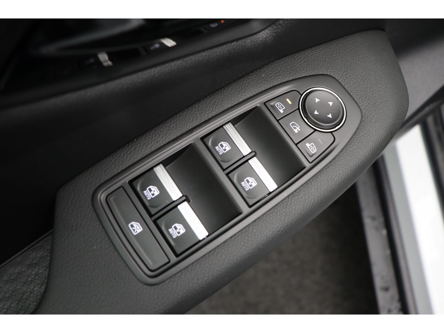 Fahrzeugabbildung Mitsubishi Eclipse Cross Diamant Plus 11 KW ACC LED SHZ