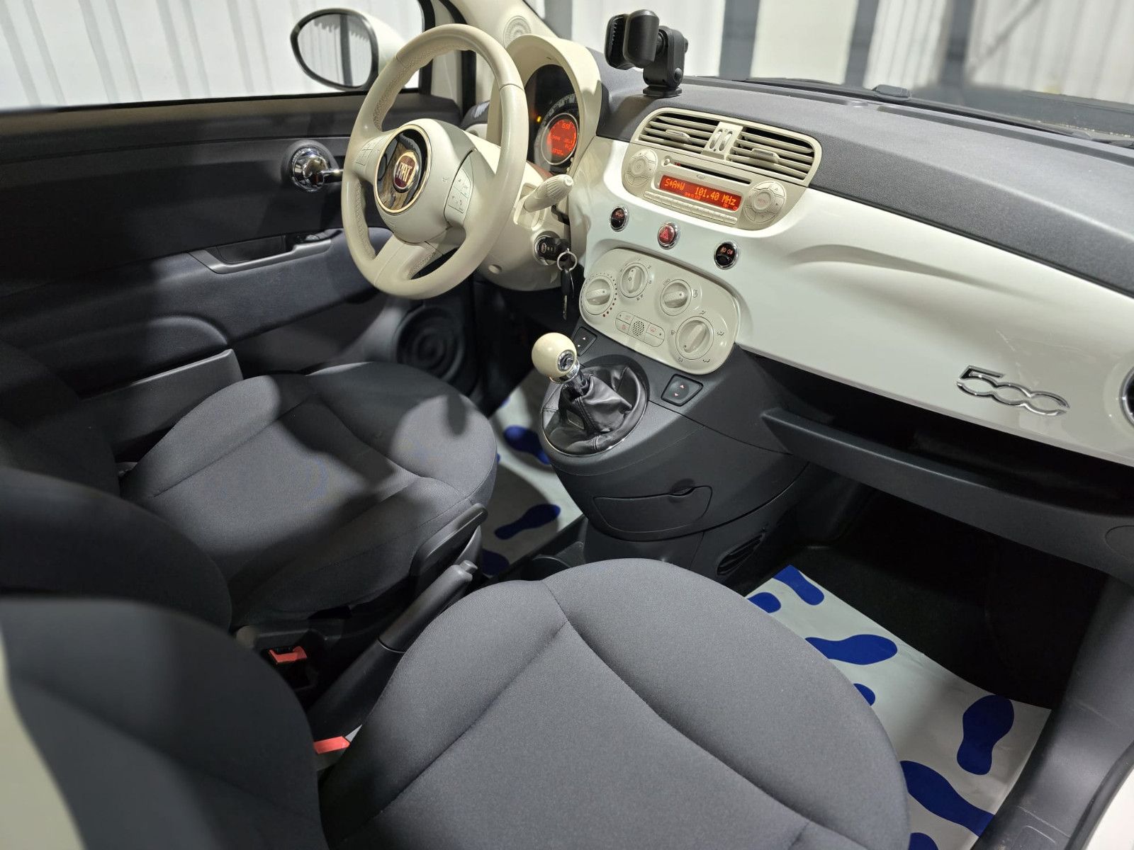 Fahrzeugabbildung Fiat 500 Lounge/Klima/Panorama/EURO6/TÜV-NEU/Garantie