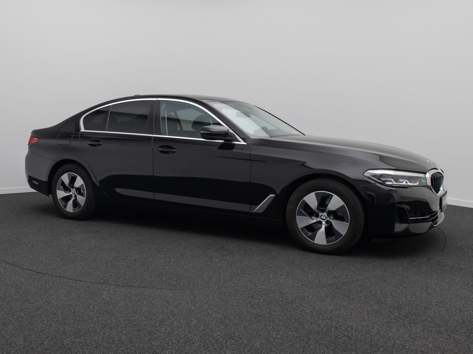 Fahrzeugabbildung BMW 520i Kamera DAB CockPitPro StandhzgAlarm LED
