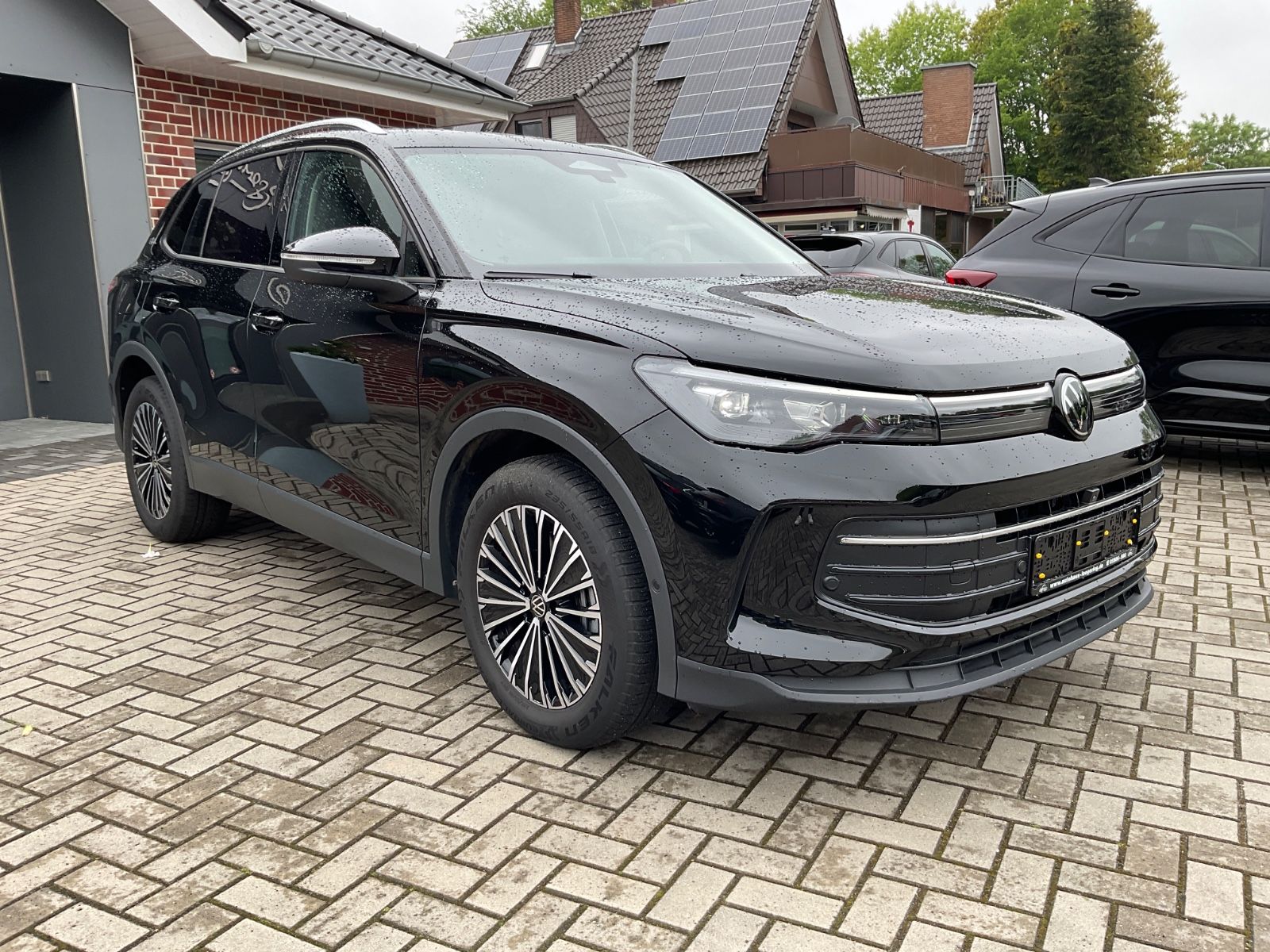 Fahrzeugabbildung Volkswagen Tiguan 2.0 TDI SCR DSG GOAL,AHK,IQLight,Navi,ACC