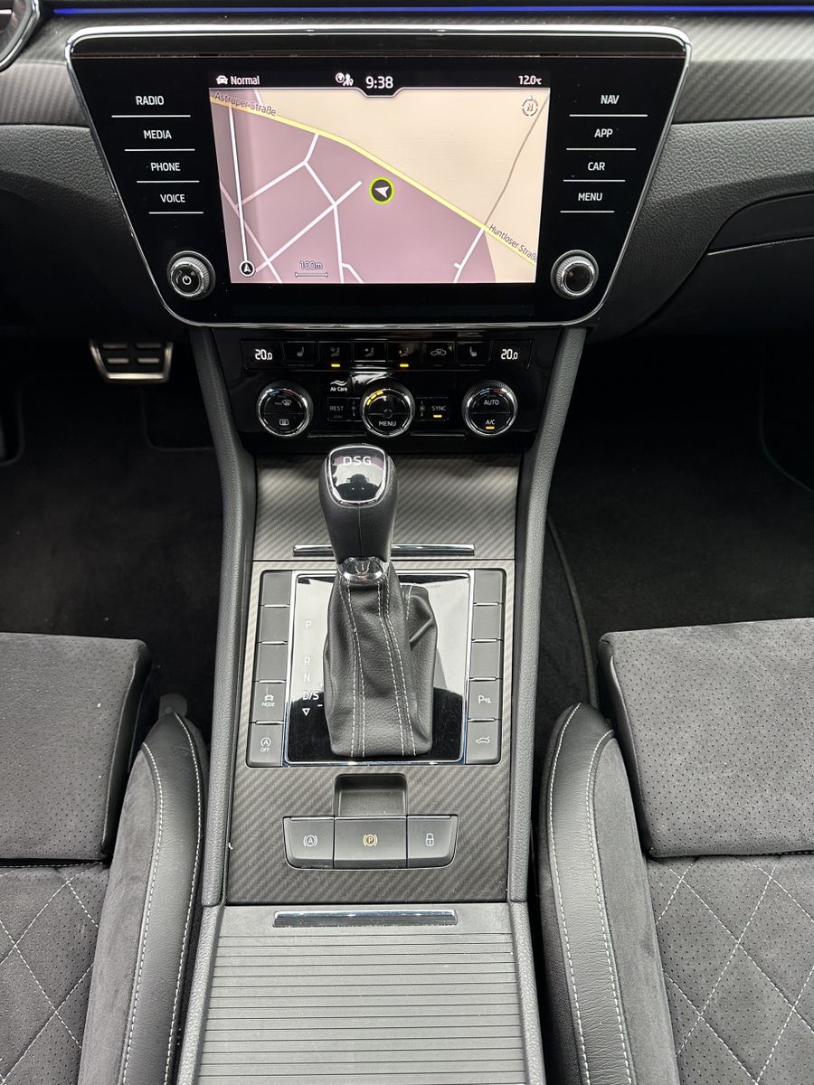 Fahrzeugabbildung SKODA Superb Combi 2.0 TDI DSG Sportline NAV+LED+KAM