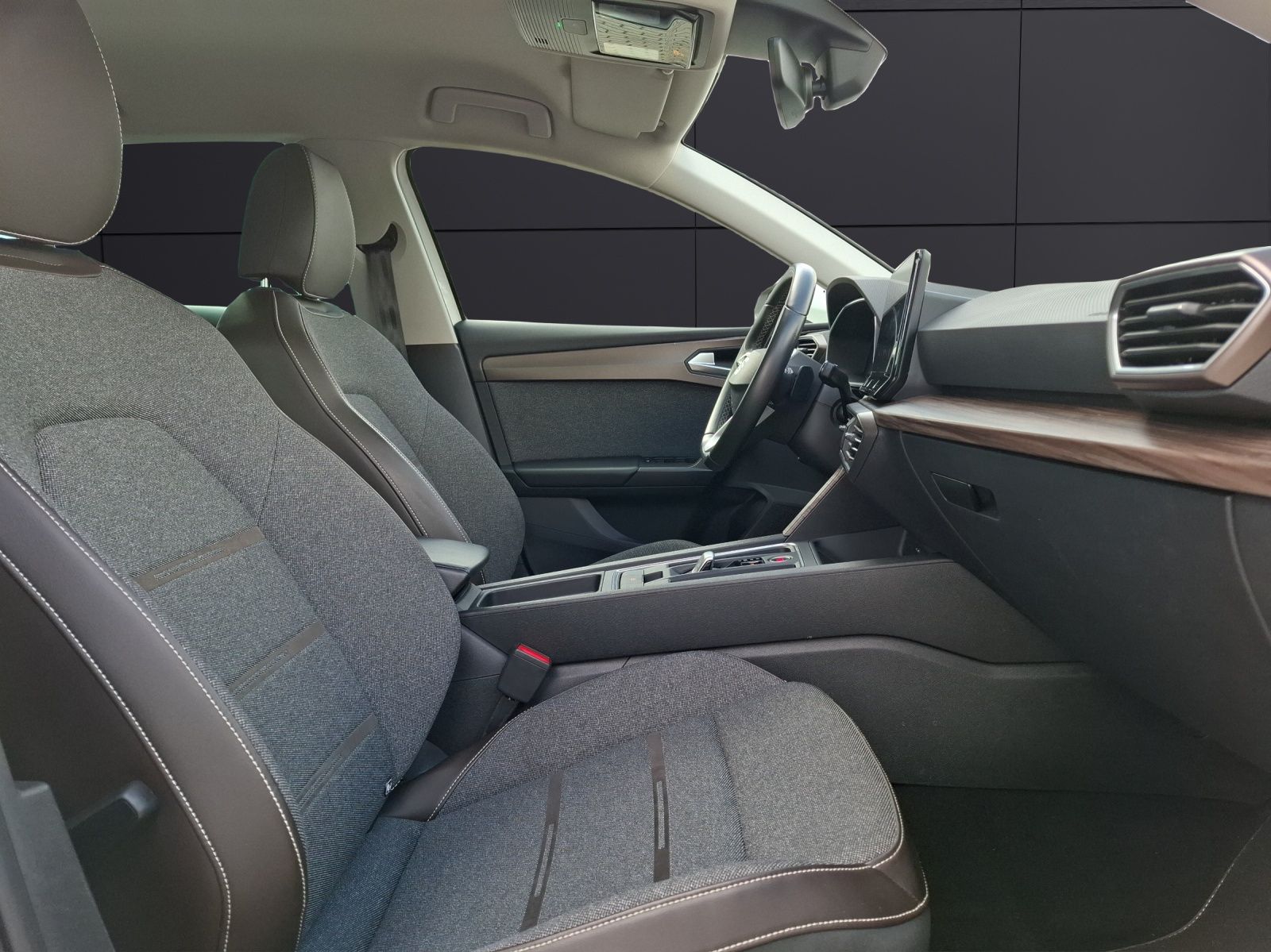 Fahrzeugabbildung SEAT Leon ST eTSI Xcellence DSG LED Navi GRA Park-Ass