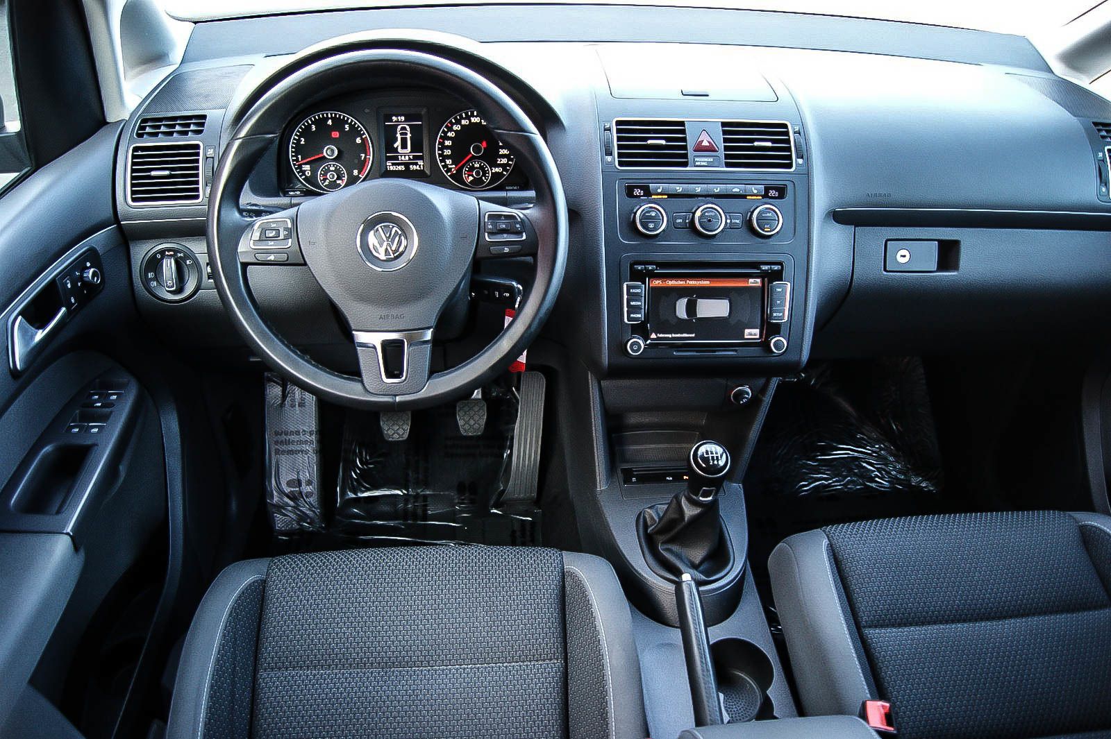 Fahrzeugabbildung Volkswagen Touran 1.4 TSI PARKLENKASSISTENT WINTER 1.HAND