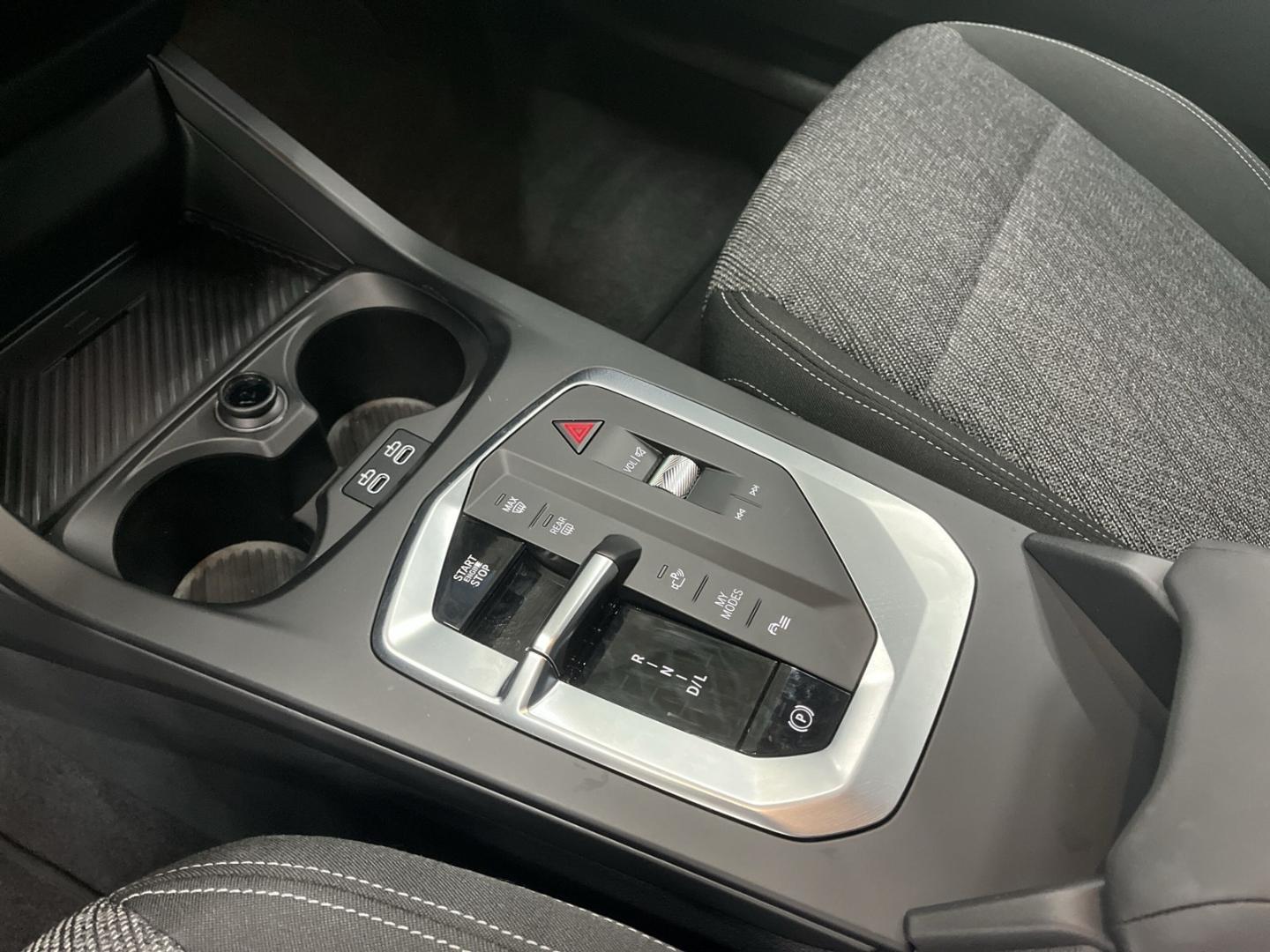 BMW 120 i Hatch AUTOMATIK 17''LC PROF NAVI HuD LED K