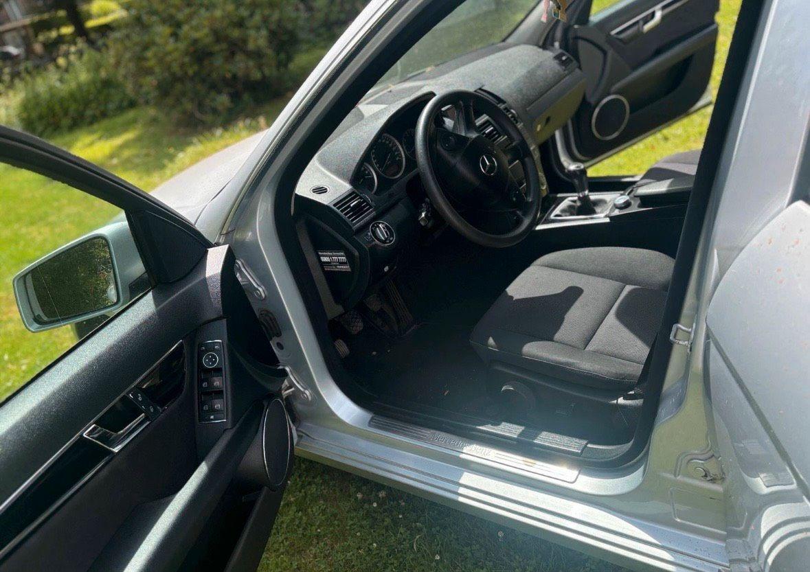 Mercedes-Benz C200 2010 — photo 7