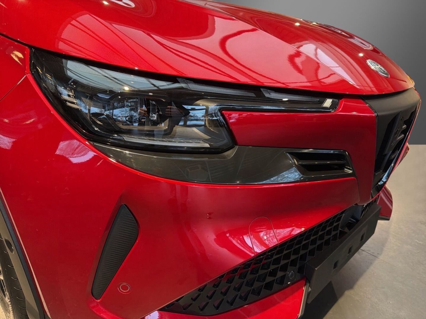 Fahrzeugabbildung Alfa Romeo Junior Elettrica TI-Technologie-Panorama-Wärmepu