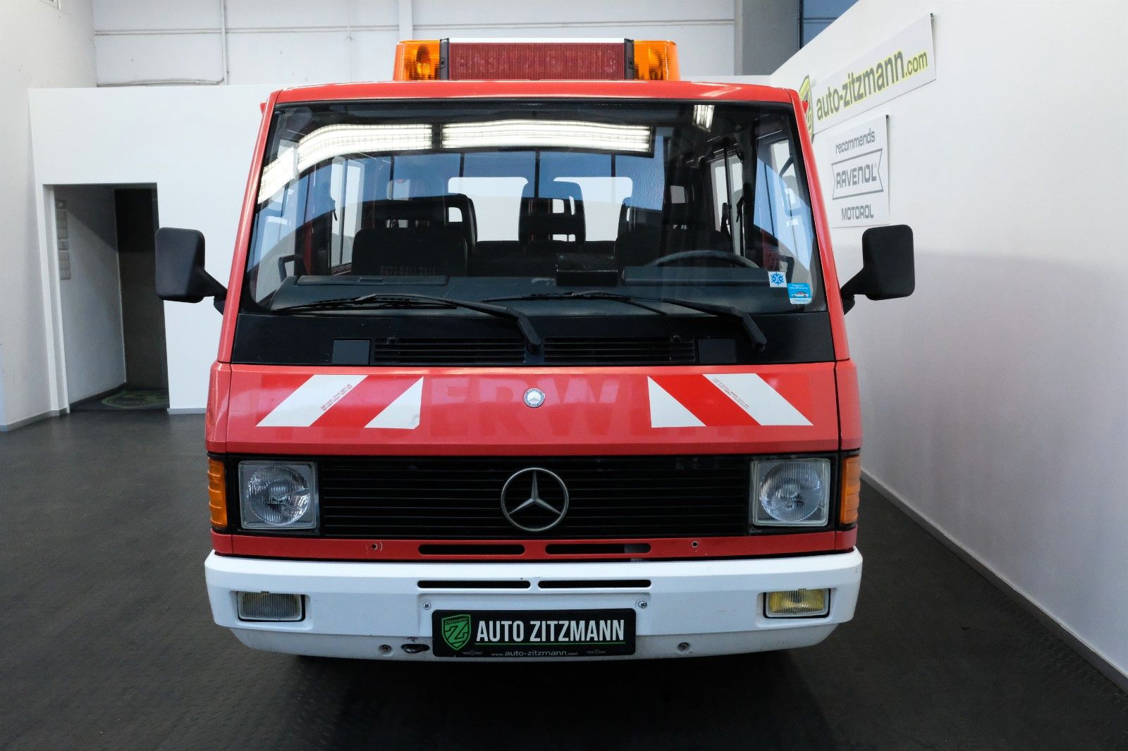 Fahrzeugabbildung Mercedes-Benz MB 100 D 8-Sitzer verglast STANDHEIZUNG