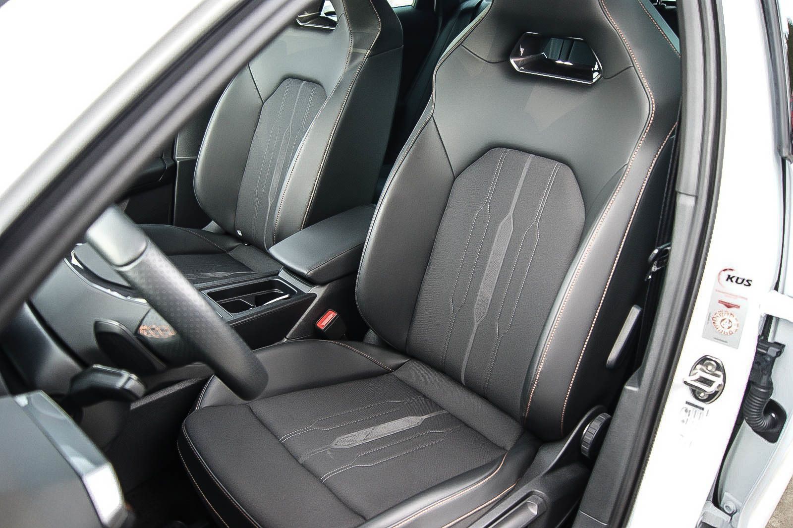 Fahrzeugabbildung CUPRA Leon Sportstourer e-HYBRID VIRTUAL ACC XL 1HAND