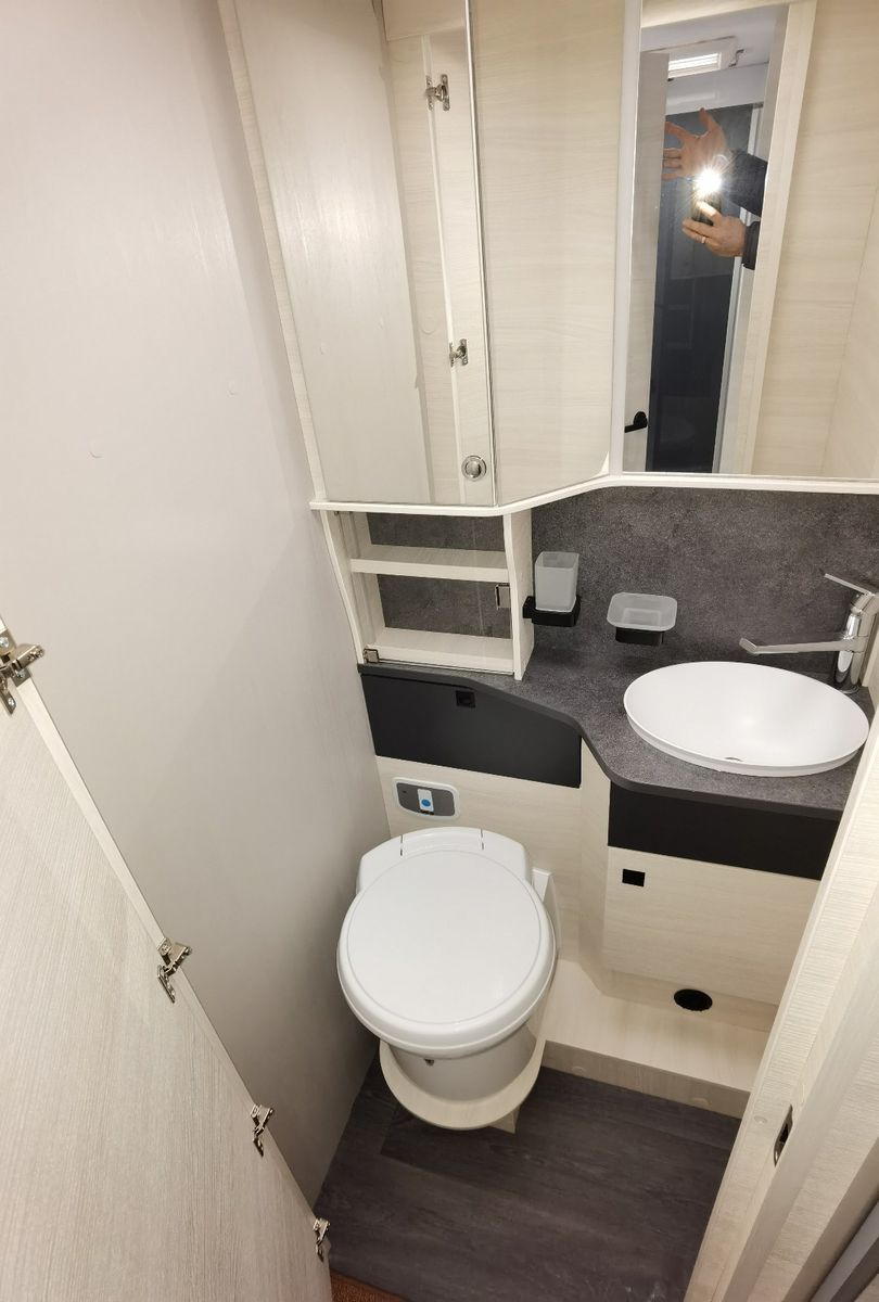 Fahrzeugabbildung Challenger 337 GA Graphite Ultimate