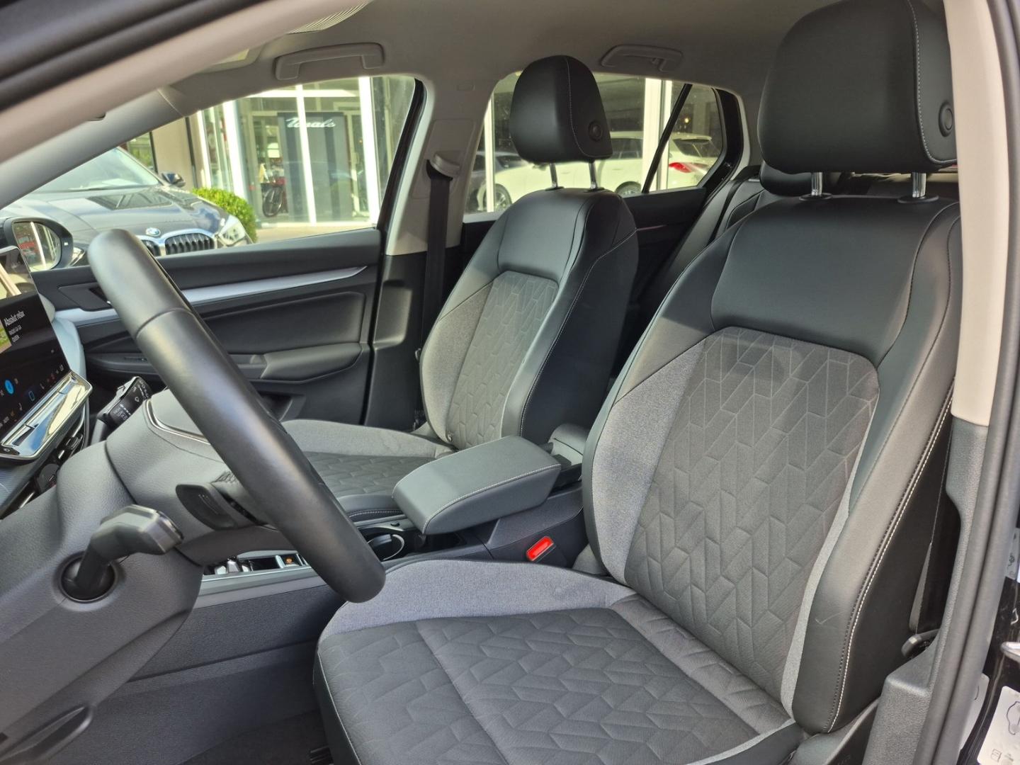 Volkswagen Golf VIII 1.5 eTSI DSG Energy Navi ACC SHZ, миниатюра 6