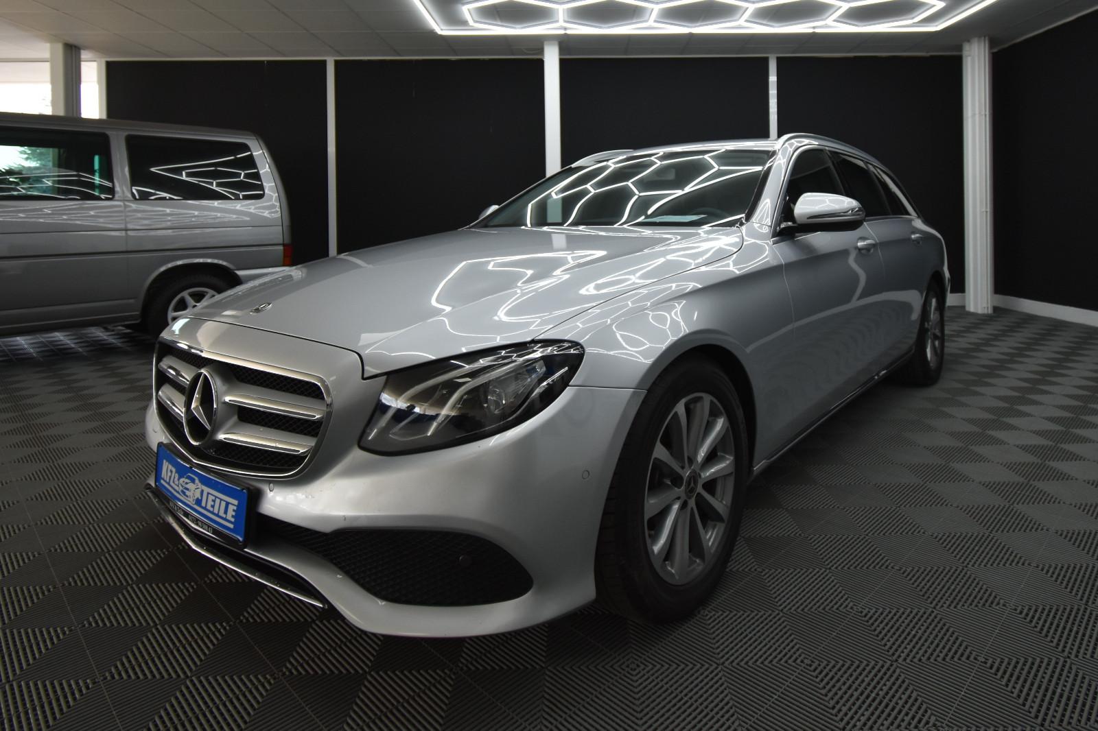 Mercedes-Benz E 220  SHZ AHK RFK LED Ambiente.
