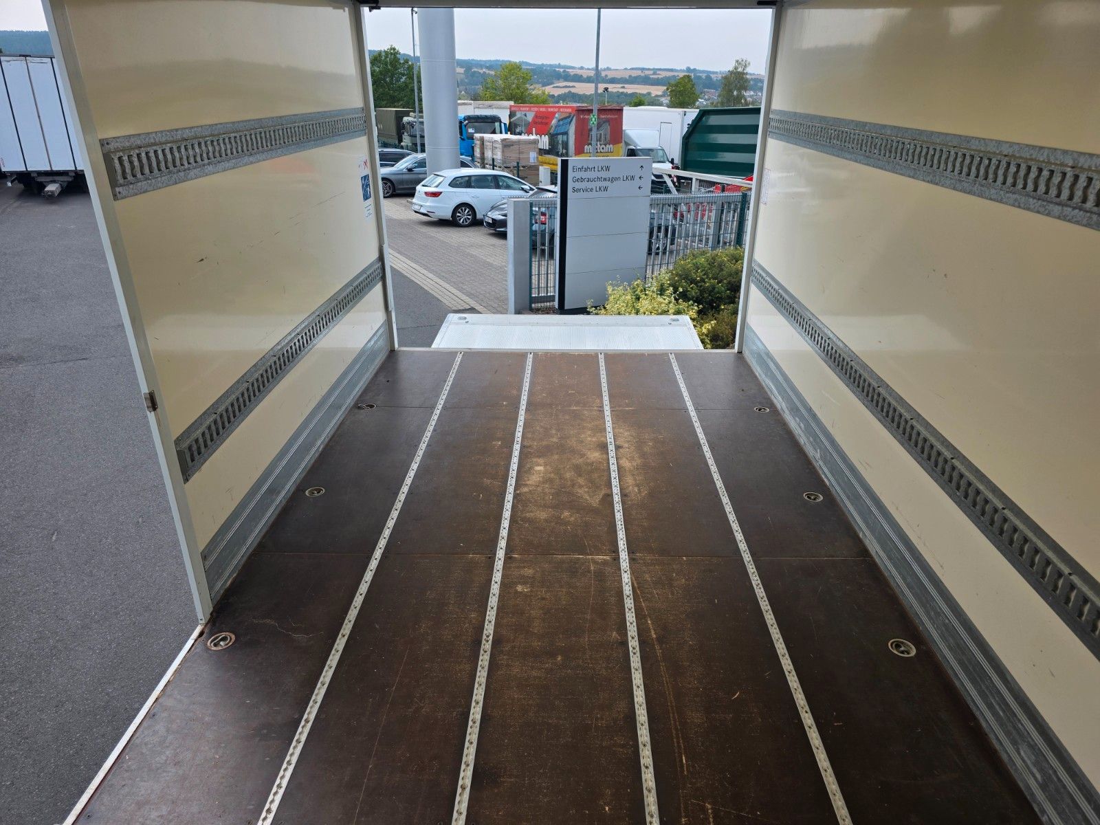 Fahrzeugabbildung Mercedes-Benz Arocs 1827 A 4x4 LBW Tür+Treppe Schalter 2 Stück