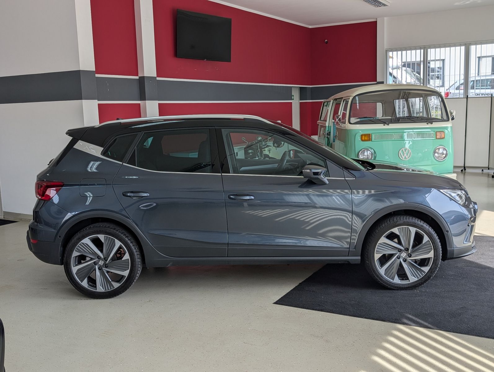 Fahrzeugabbildung SEAT Arona 1.5 TSI FR DSG ACC LED AHK KAM DINAMICA 18