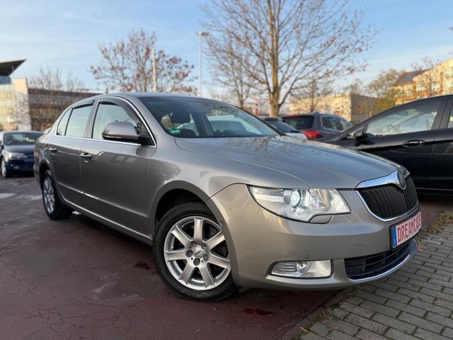 Skoda Superb Ambition/AUTOMATIK/SHZ/PDC/AHK/TÜV NOV 25