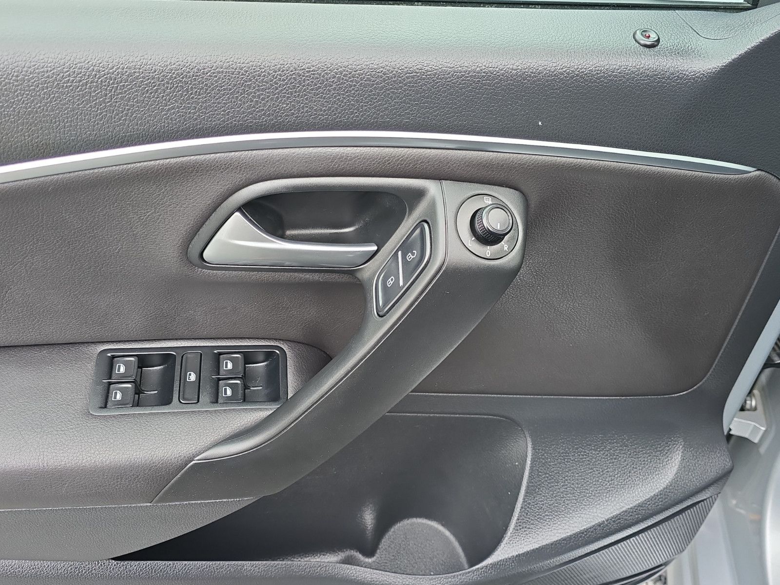 Fahrzeugabbildung Volkswagen Polo V Comfortline NAVI/ RÜCKFAHRKAMERA/ SHZ