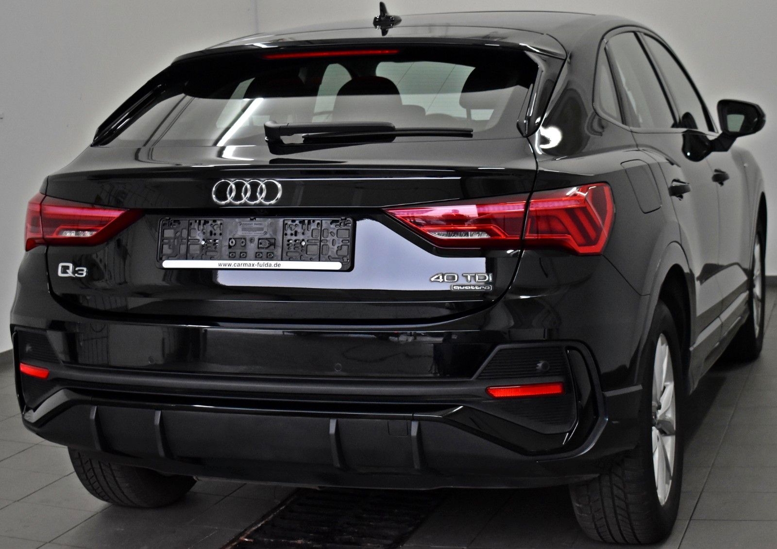 Fahrzeugabbildung Audi Q3 Sportback 40 TDI qu S line,Navi,Panor,Black P