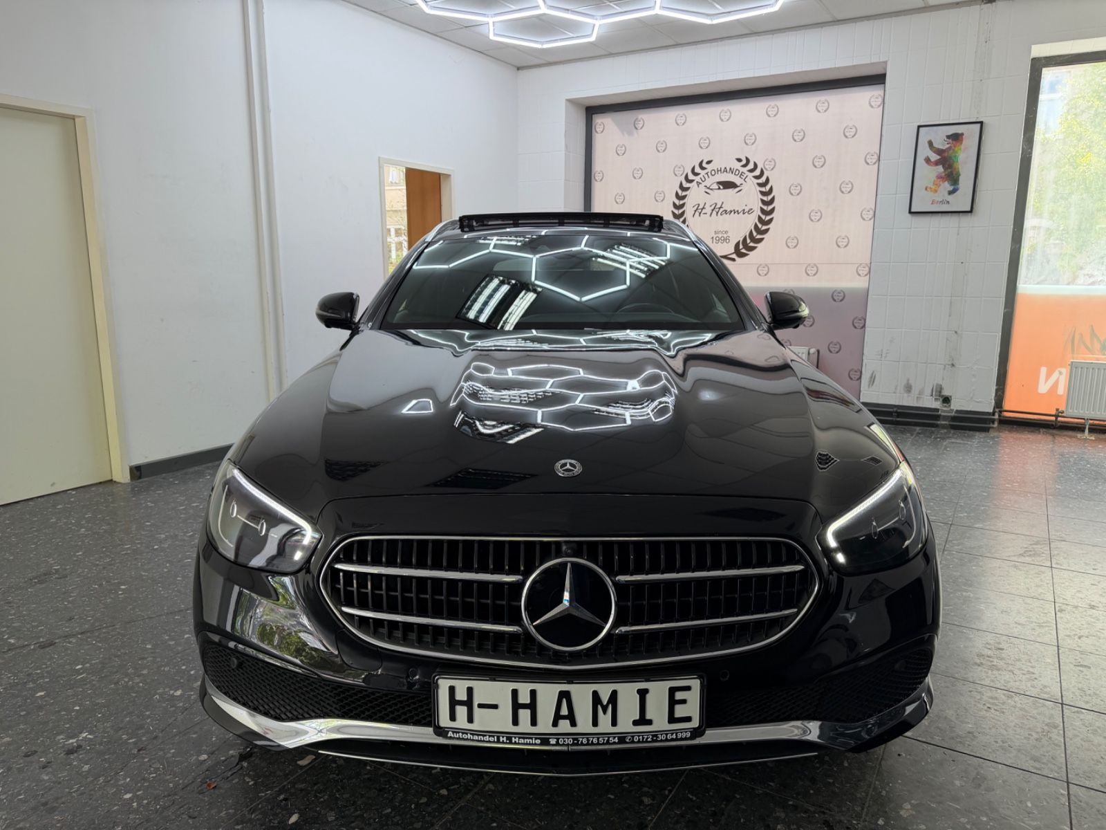 Mercedes-Benz E220d 4MATIC AMG KEYLESS PANO 360° HUD ACC imagem 2