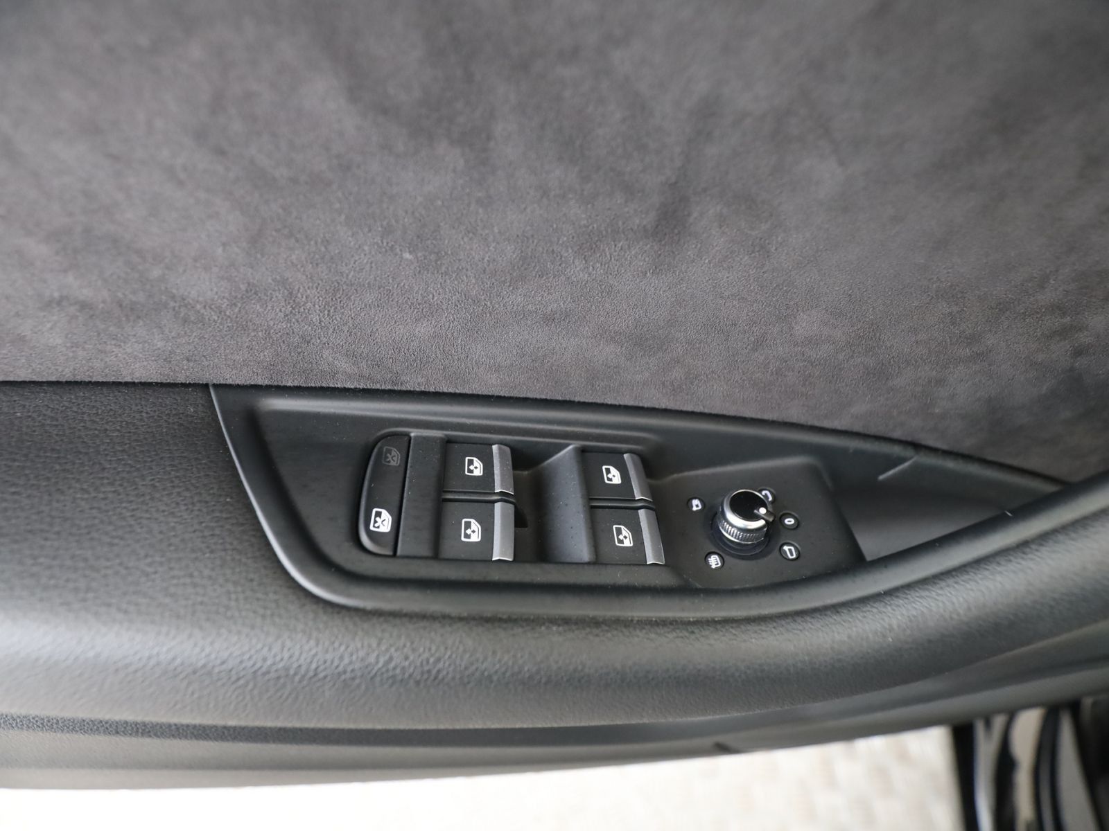 Audi A4 Limousine 40 TDI Design quattro Pano LED RFK foto 12