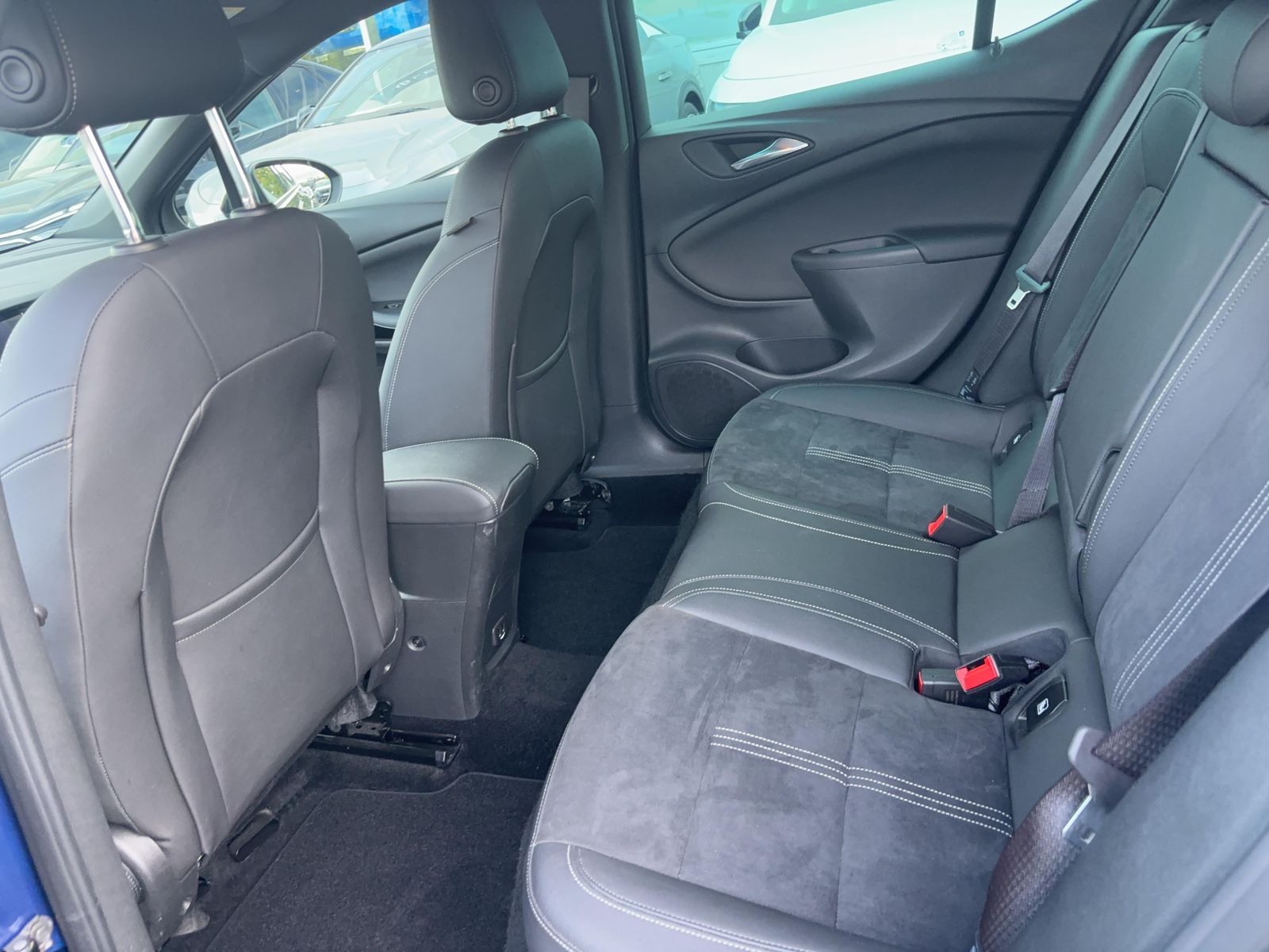 Fahrzeugabbildung Opel Astra K Ultimate+SHZ+PDC+LED+NAVI+Alcantara+S&S