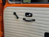 Volkswagen T2 Westfalia Campingwagen - Oldtimer mit Benzin-Antrieb: Kleinbus