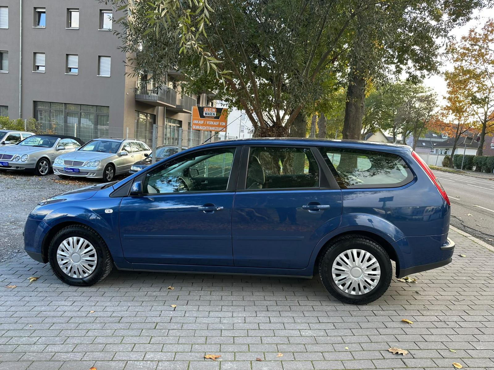Ford Focus 2008 — rear view