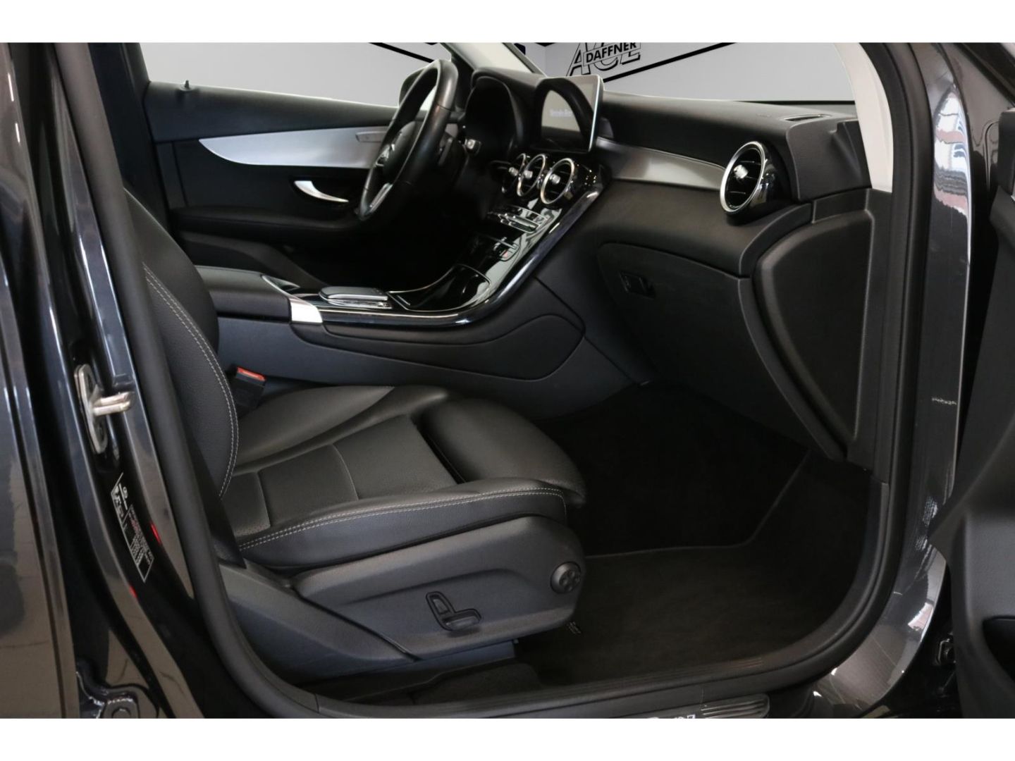 Fahrzeugabbildung Mercedes-Benz GLC 200 4Matic e. Heckklappe AHK Navi LED