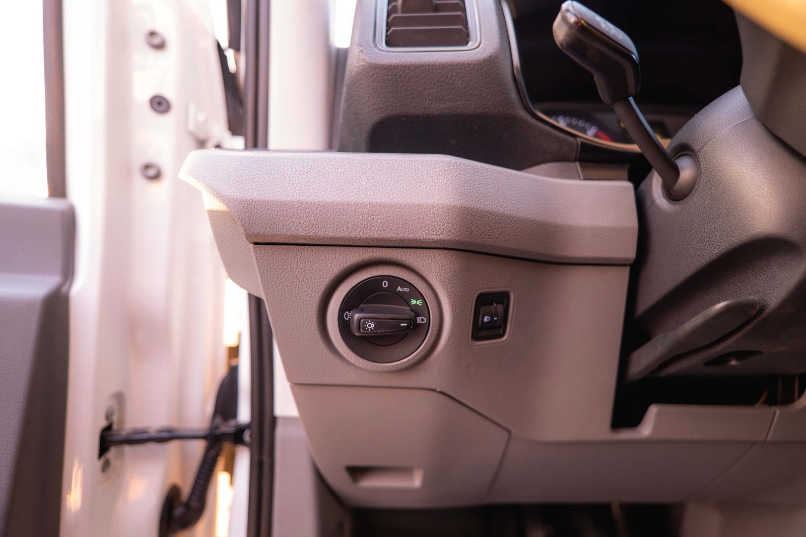 Fahrzeugabbildung Volkswagen Crafter Pritsche 35 DOKA lang FWD 7 Sitze 19%