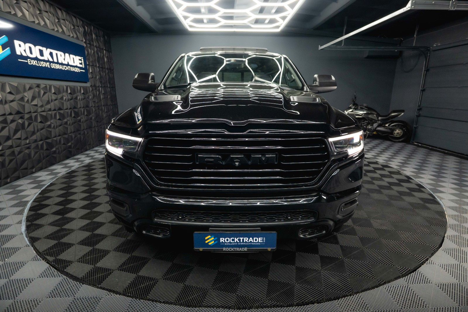 Fahrzeugabbildung Dodge RAM 5.7 V8 HEMI 4x4 LIMITED Offroad 100% Options