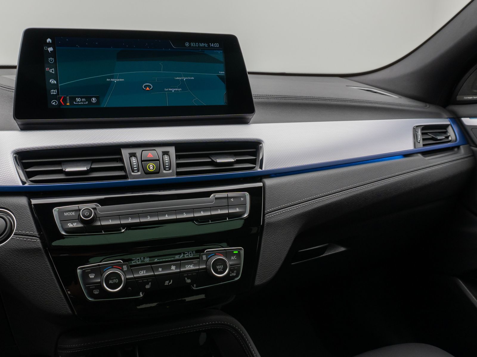 Fahrzeugabbildung BMW X2 xD25e M Sport HUD DAB Kamera Alarm Panorama