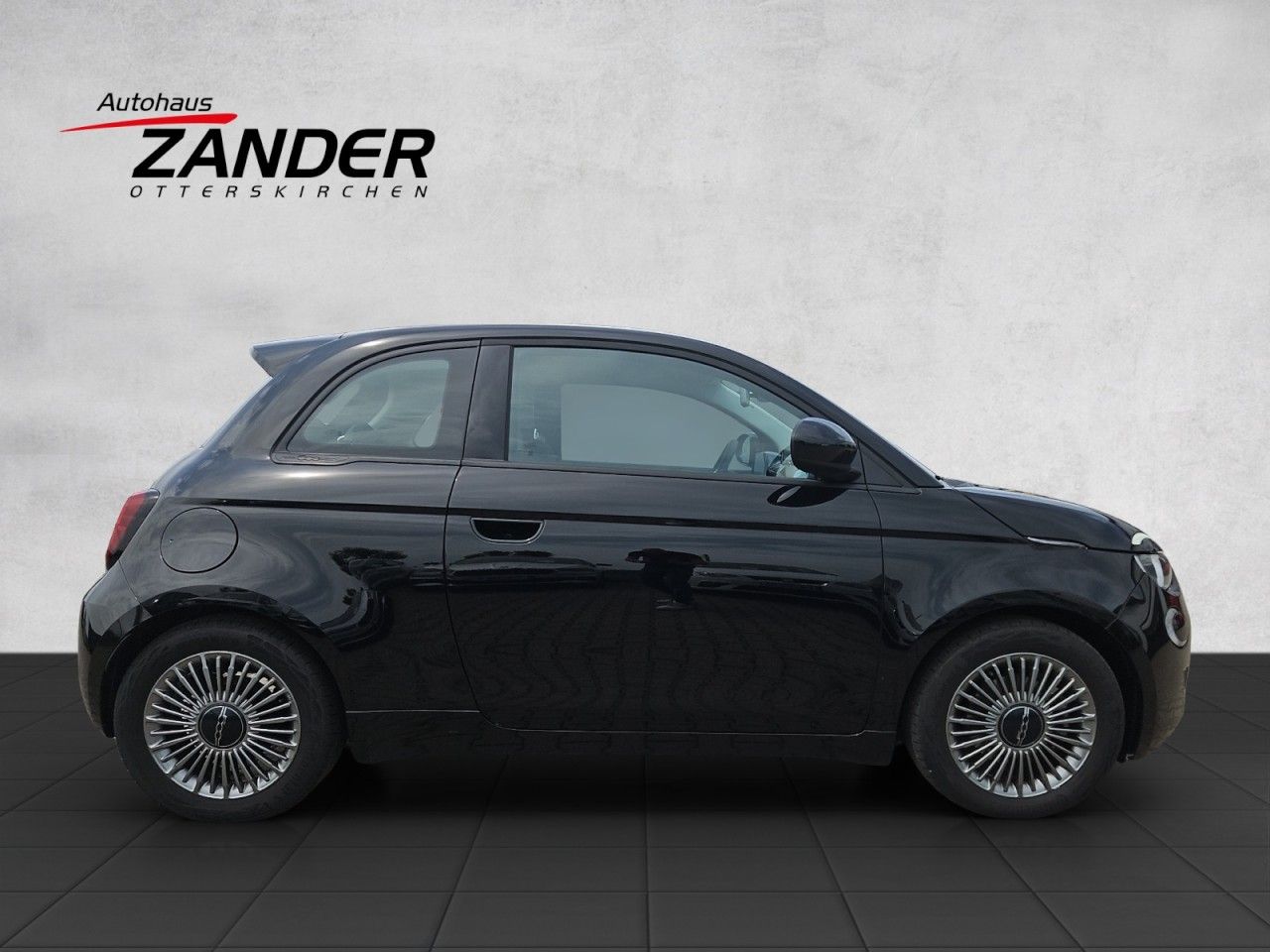 Fahrzeugabbildung Fiat 500 e Icon Navi PDC hinten Batterieprotokoll