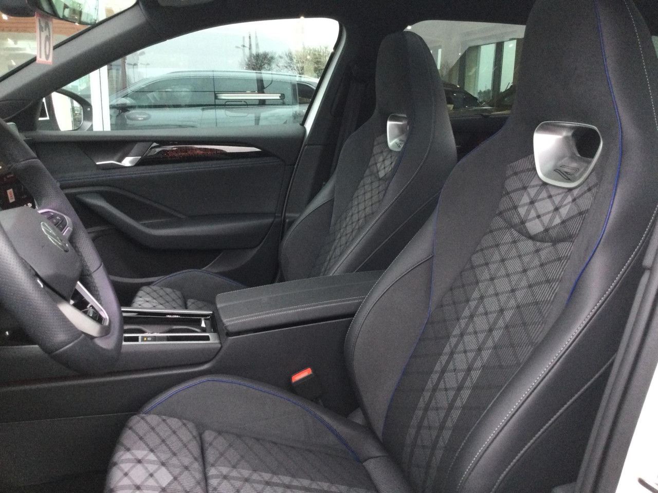 Volkswagen Passat Variant 1.5 eTSI DSG R-Line LED NAVI APP foto 4