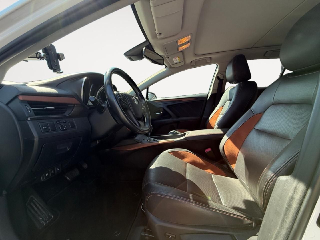 Fahrzeugabbildung Toyota Avensis Touring Sports Business Edition