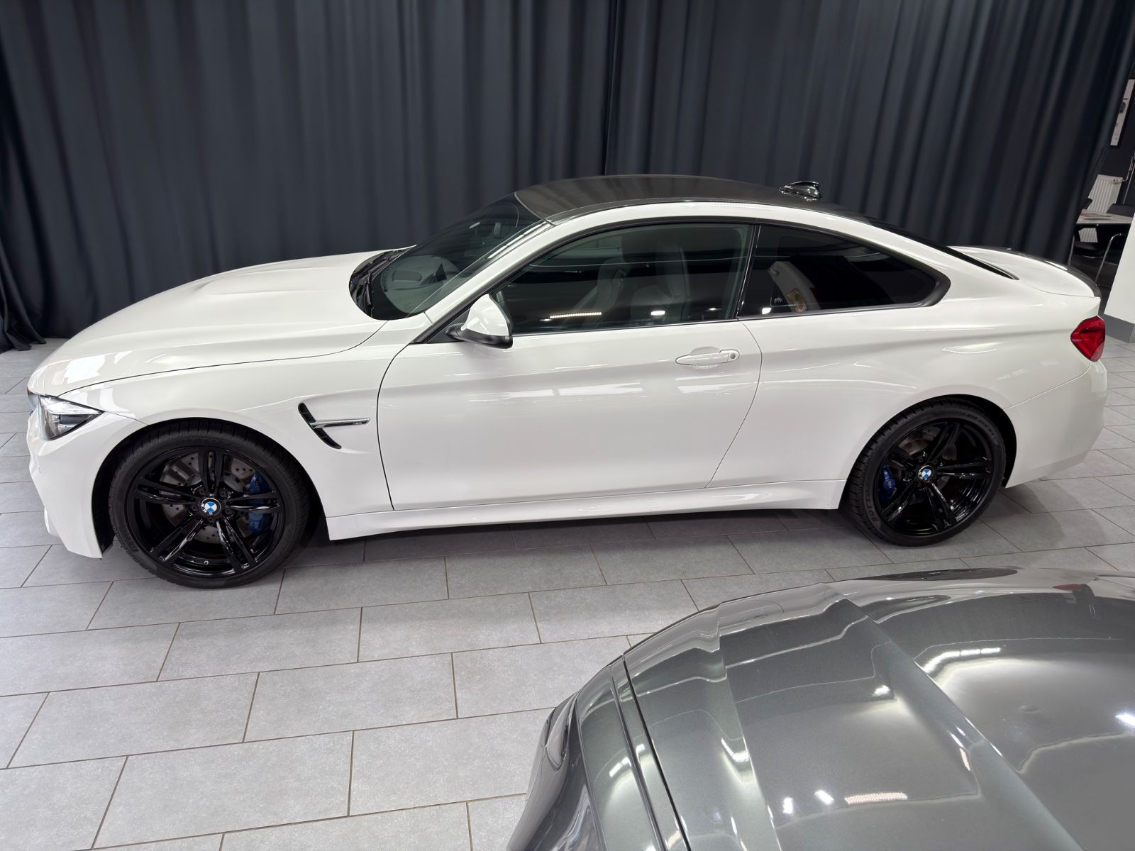 Fahrzeugabbildung BMW M4 Coupe DKG|NAVI|DEUTSCHES FAHRZEUG|LCI