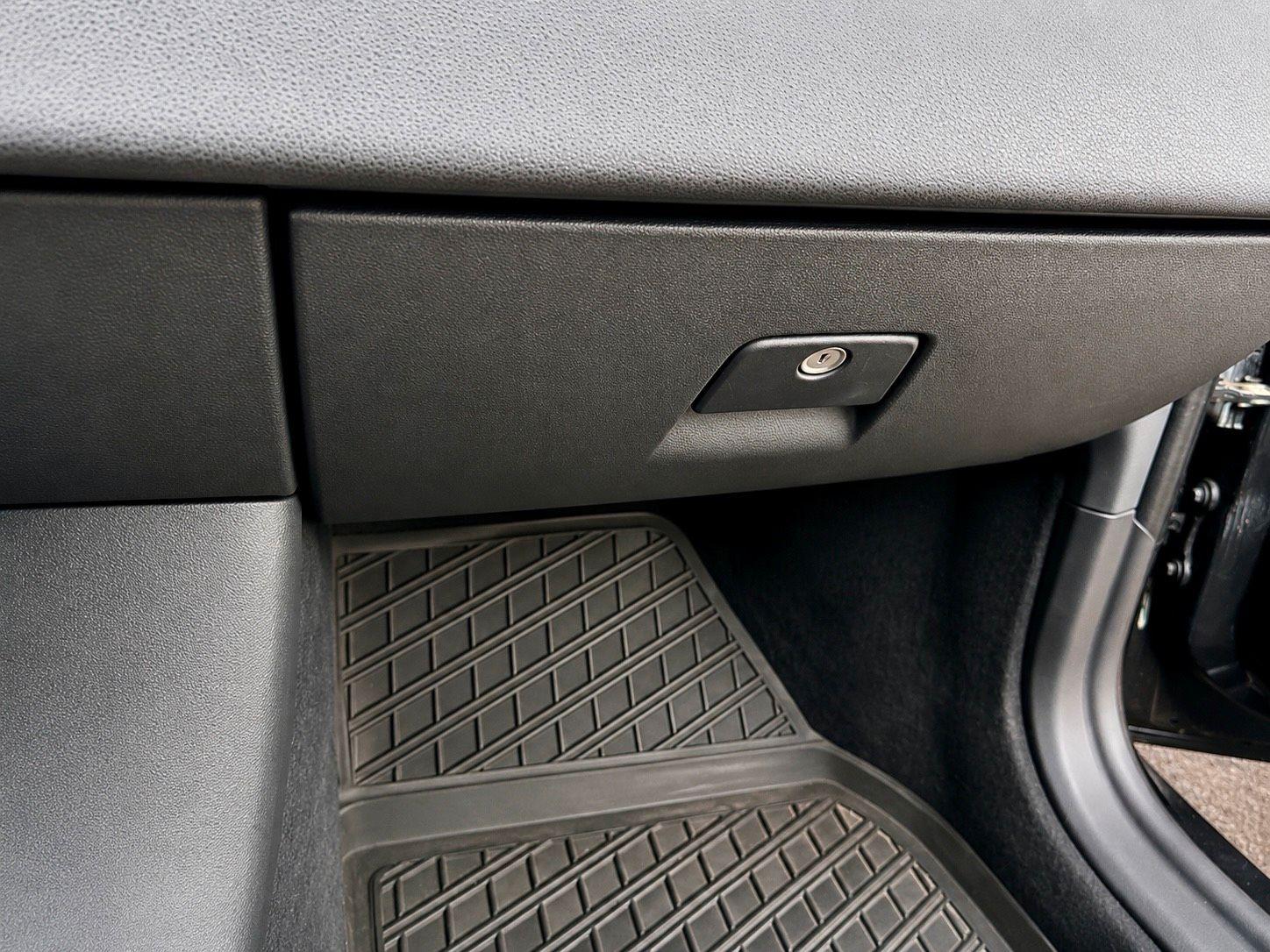 Volvo V50 2010 — photo 14