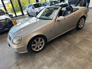 MYAUTOCENTER – Gebraucht- und Jahreswagen mit Werkstattservice in Pfaffenhofen Mercedes-Benz SLK 230 Kompressor ""1.HAND*KLIMA*LEDER*SZHZ*