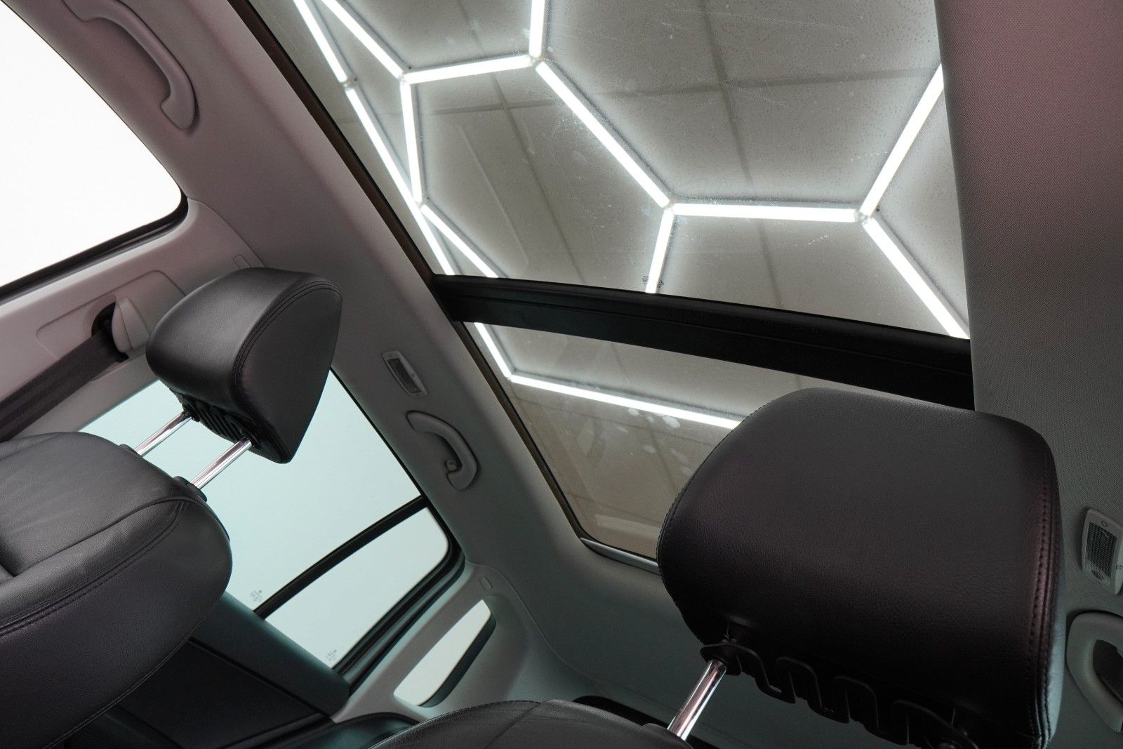 Fahrzeugabbildung Volkswagen Tiguan Sport & Style 4Motion *Leder*Autom*Pano*