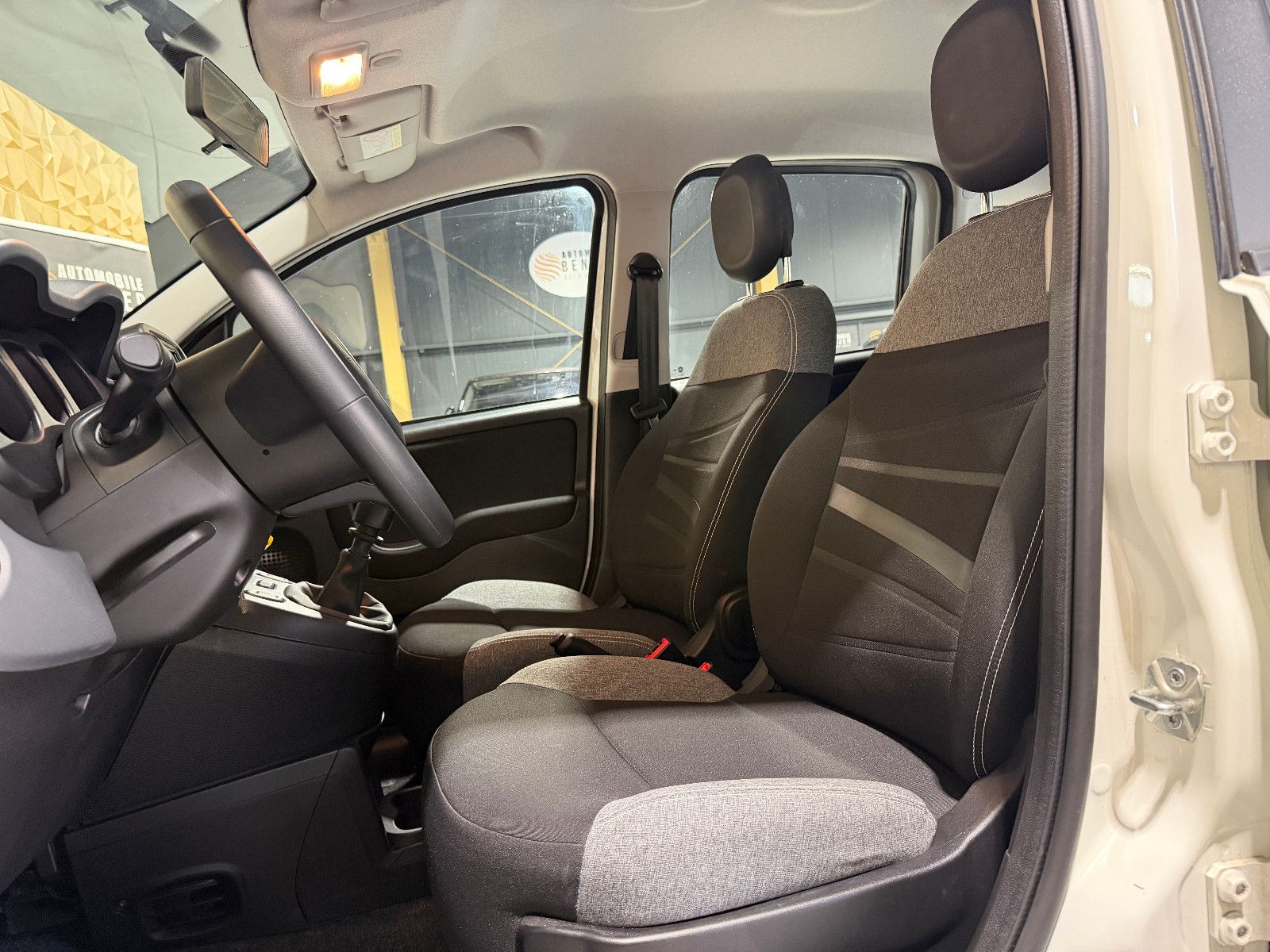 Fahrzeugabbildung Fiat Panda /KLIMA/4-TÜRER/DAB/ALLWETTER/1-HAND