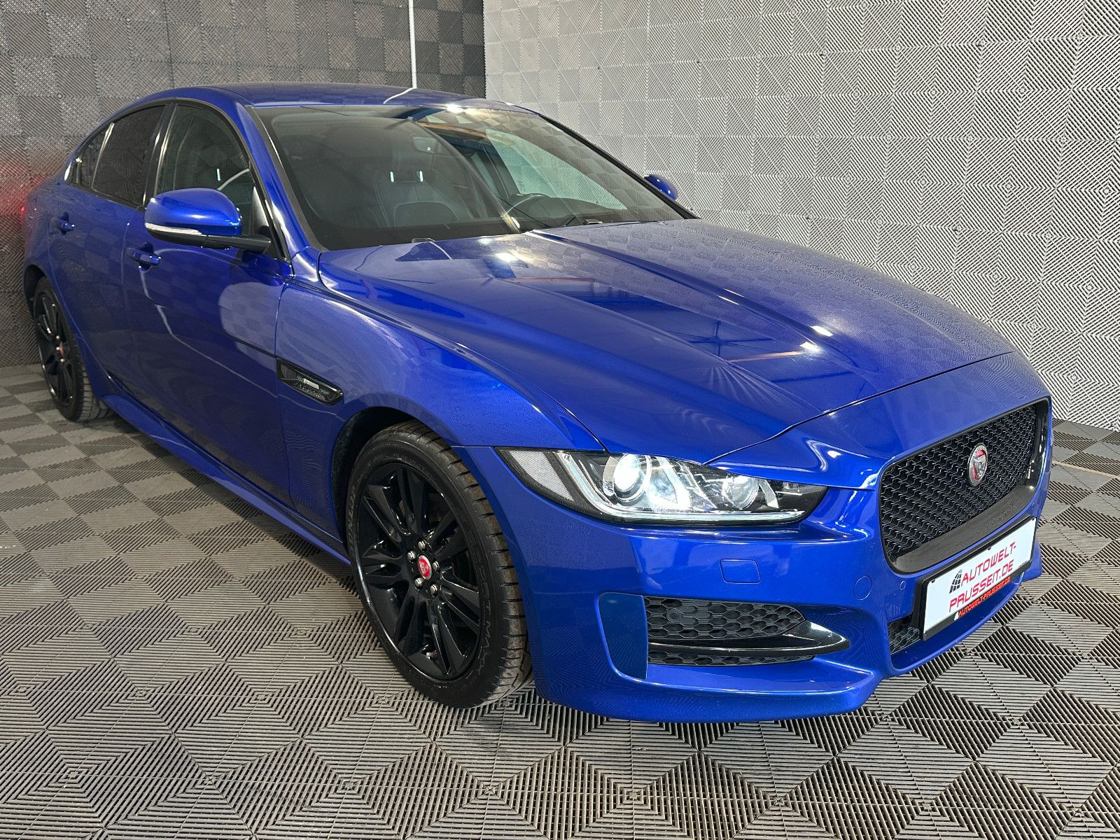 JAGUAR XE