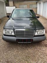Mercedes-Benz W124 250D Limousine  Oldtimer - Mercedes-Benz 250: W124