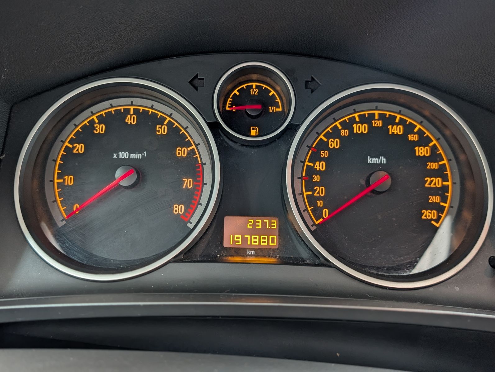 Fahrzeugabbildung Opel Zafira 2.2 Cosmo PANO 7S EURO4 GRÜN PLAK