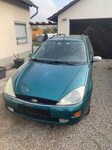 Ford Focus 1.6 Ghia Autom. Ghia - Ford Focus aus 2000: Ghia
