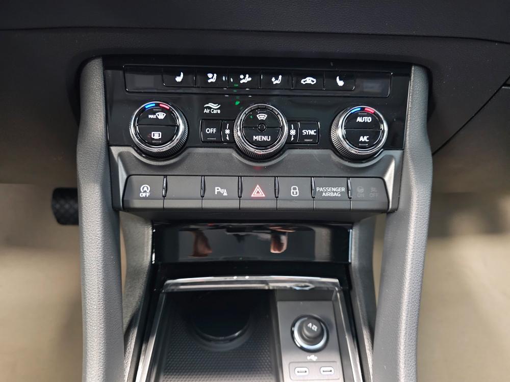 Skoda Karoq Selection AHK,Navi,ACC,Kamera,elt.Heckkl.