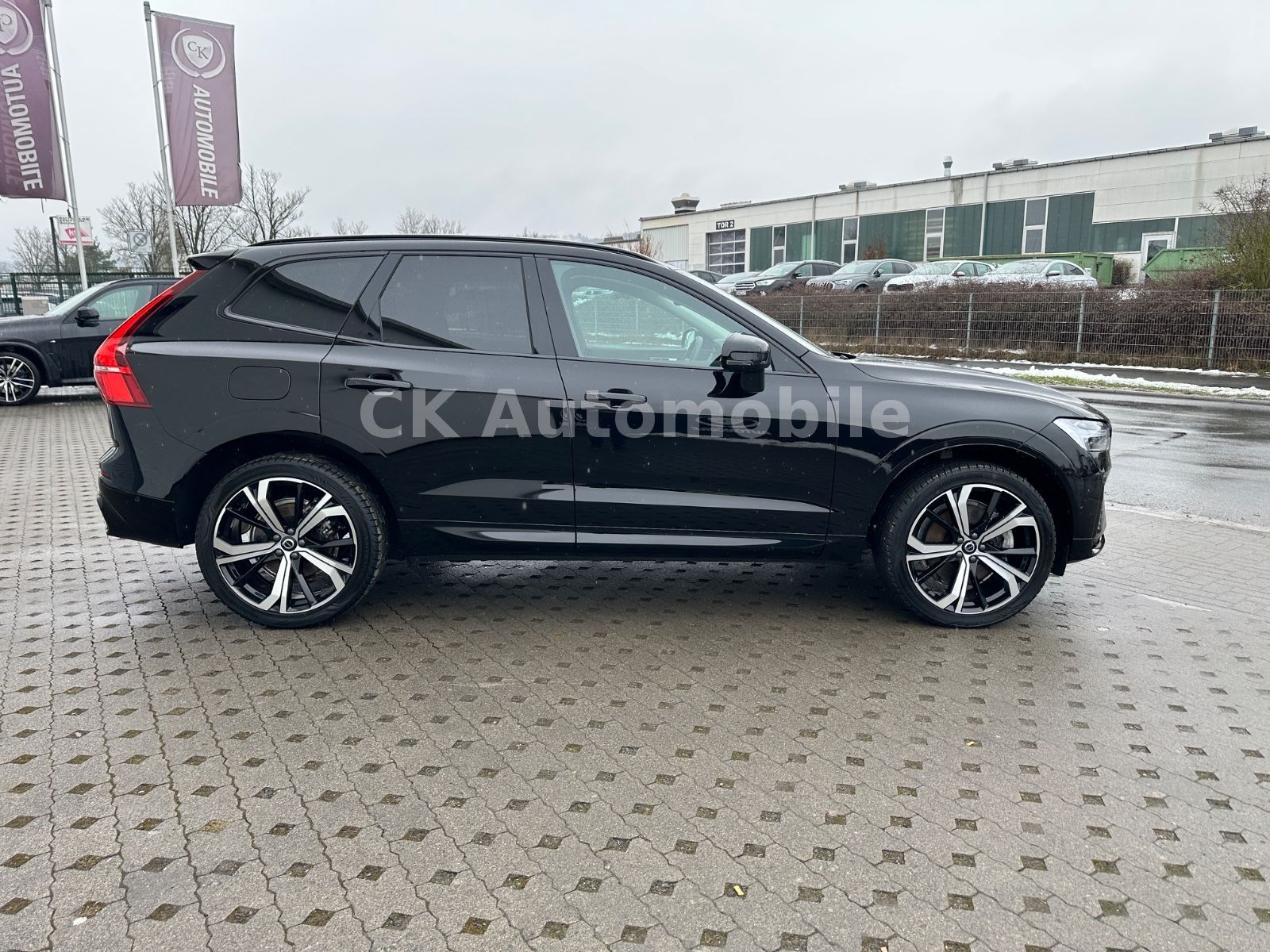 Fahrzeugabbildung Volvo XC60 T6 AWD Recharge Plus Dark/Pano/BLIS/AHK